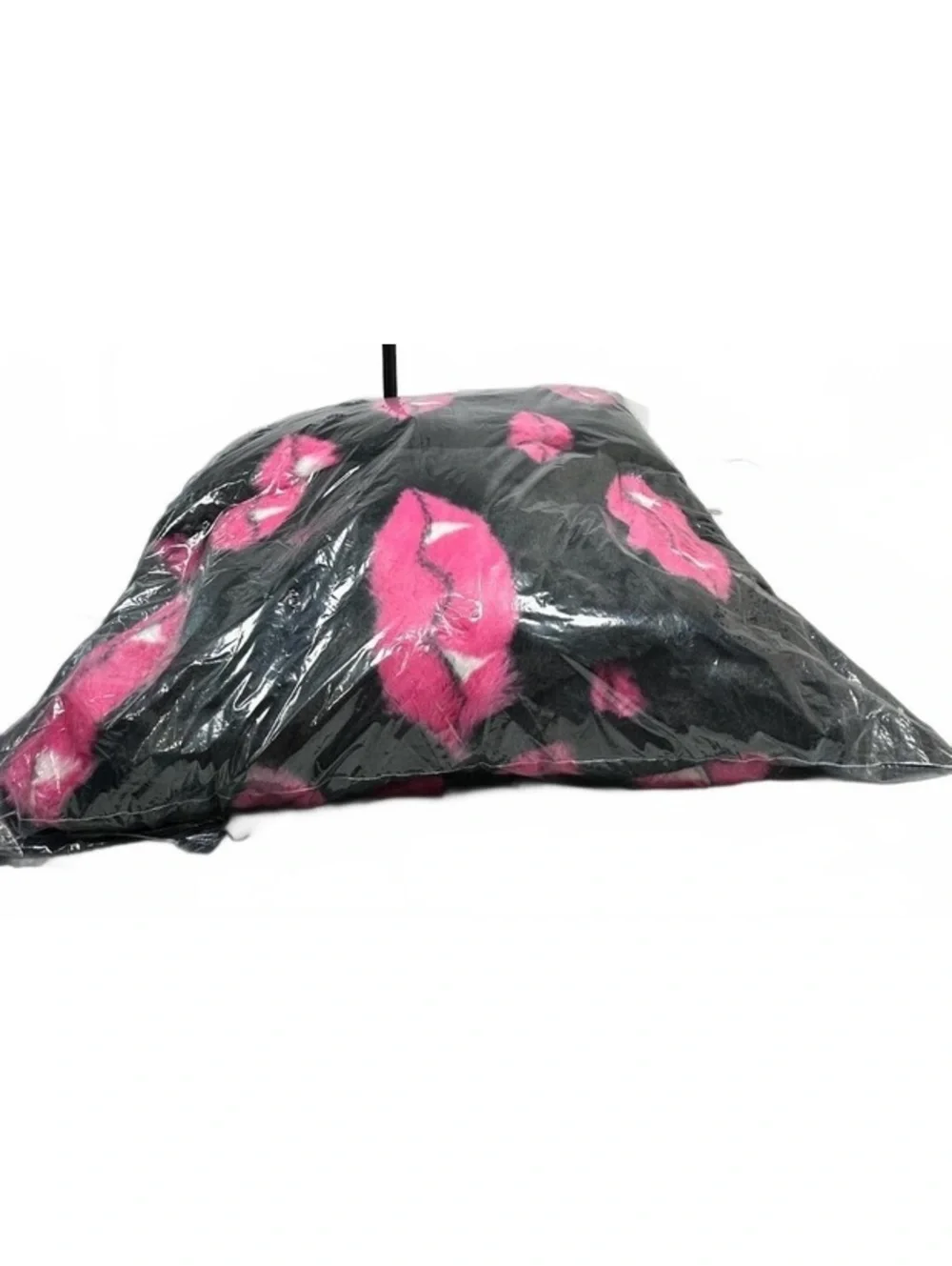 Koda Vampire Lips Throw 50x70